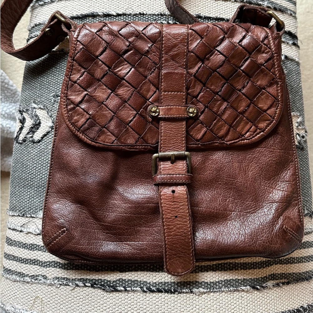 Adorable crossbody bag. Leather from Italy. Brass hardware, soft leather.